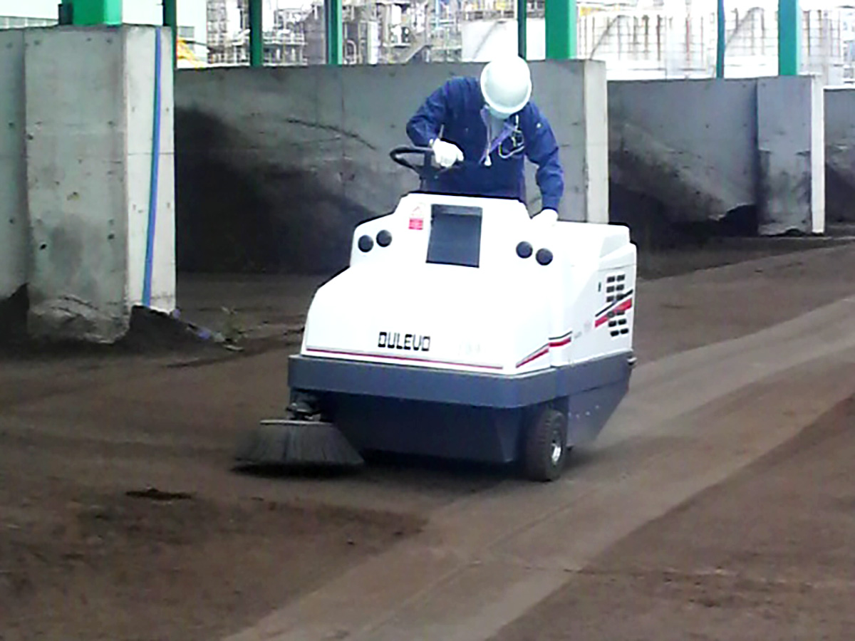 ride-on-sweeper-1100DL.jpg