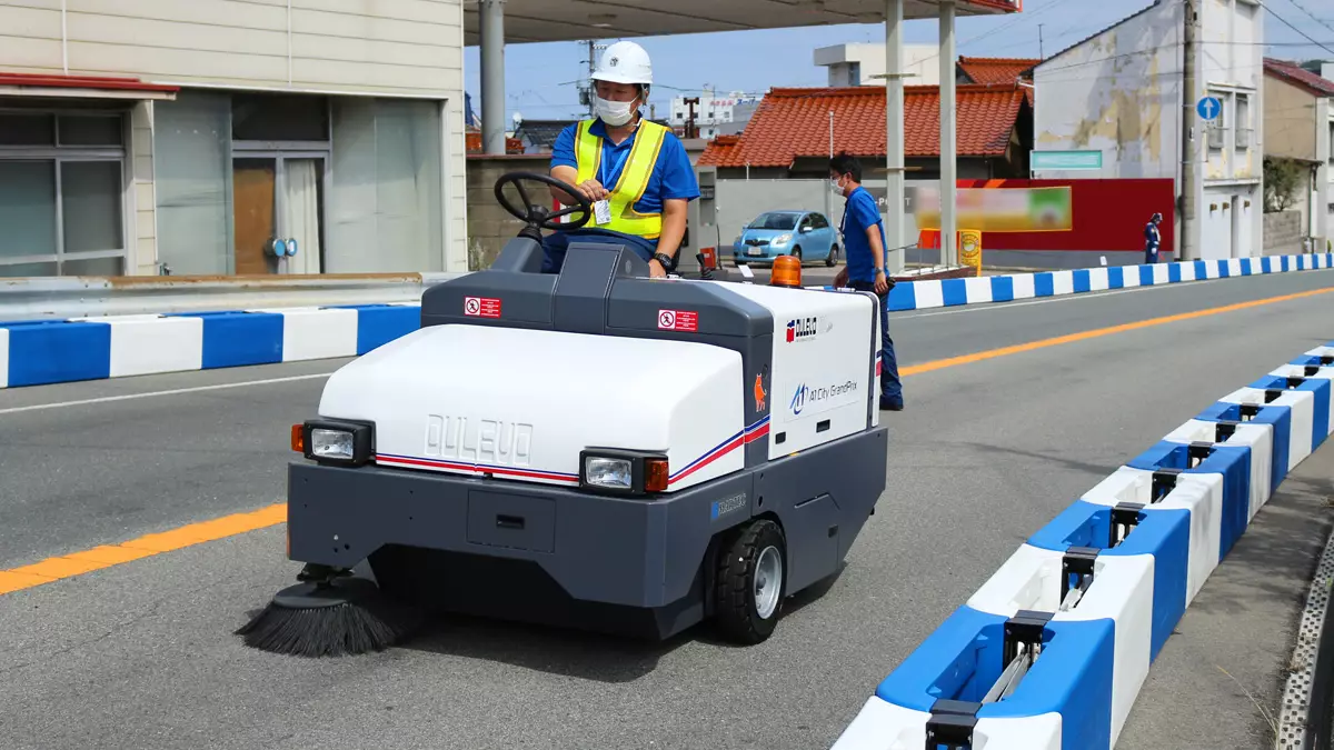 市街地グランプリでのコース清掃