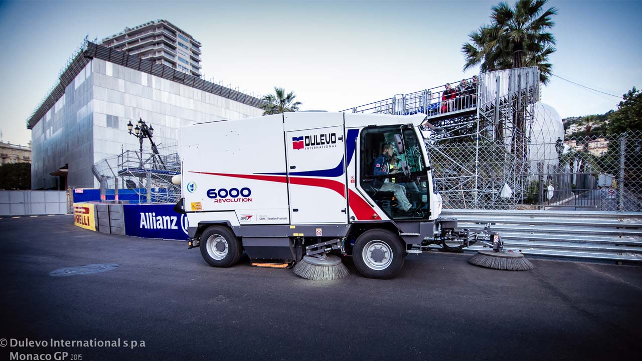 モナコGPを清掃する道路清掃車6000RE