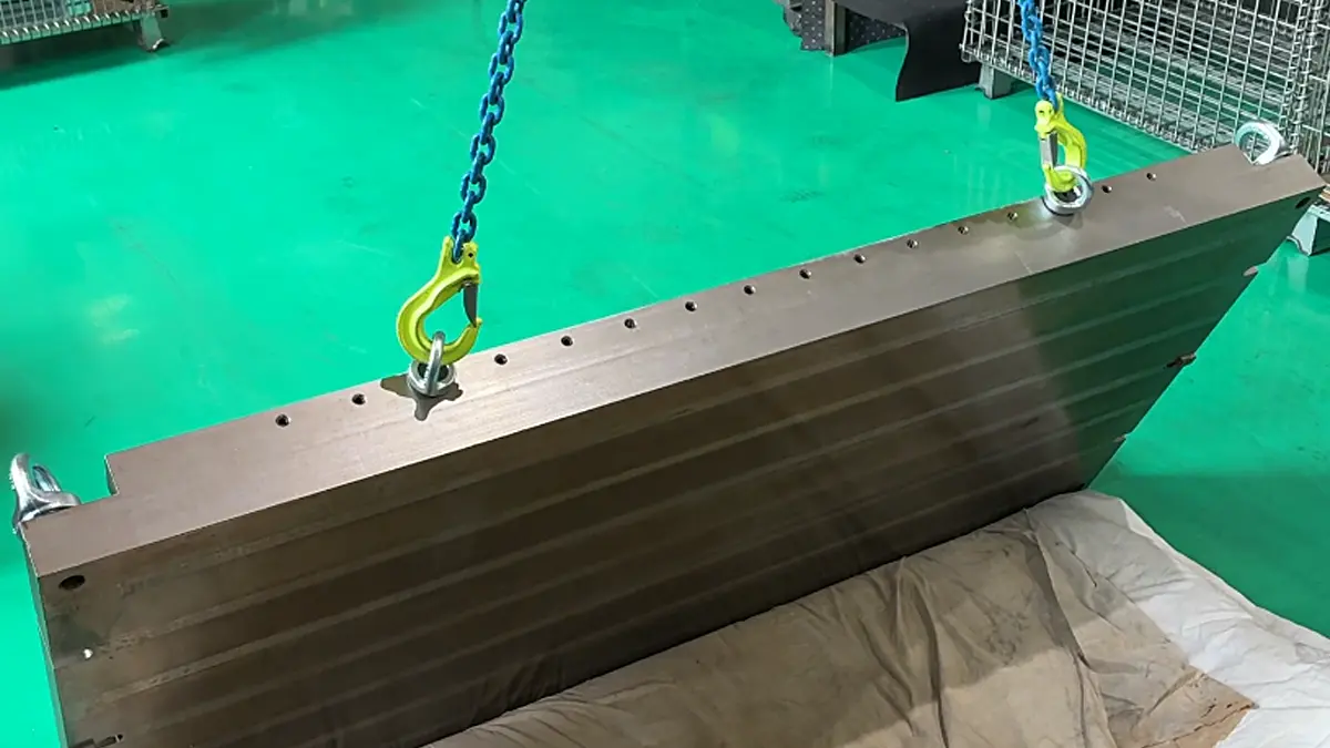 金型の立てお越し作業